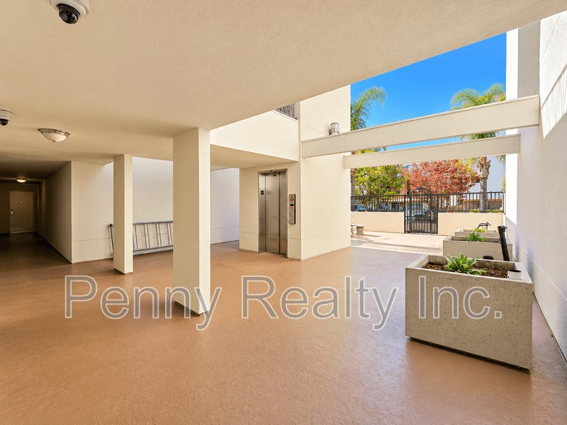 San Diego Condo: 5540 Lindo Paseo
