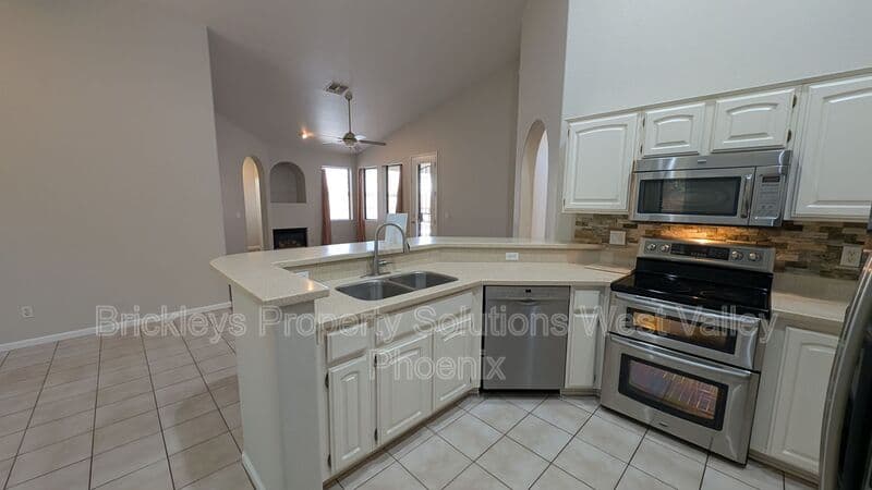 Goodyear House: 13354 W Palm Ln
