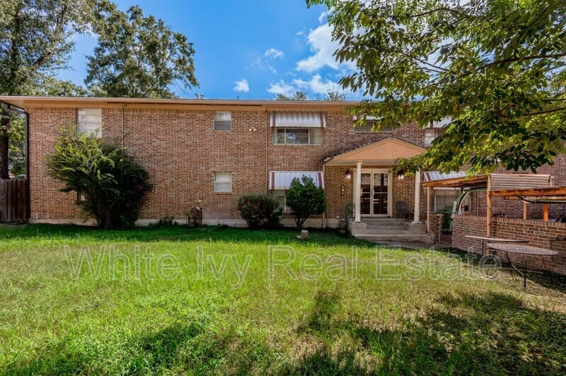 Huntsville Condo: 818 University Ave