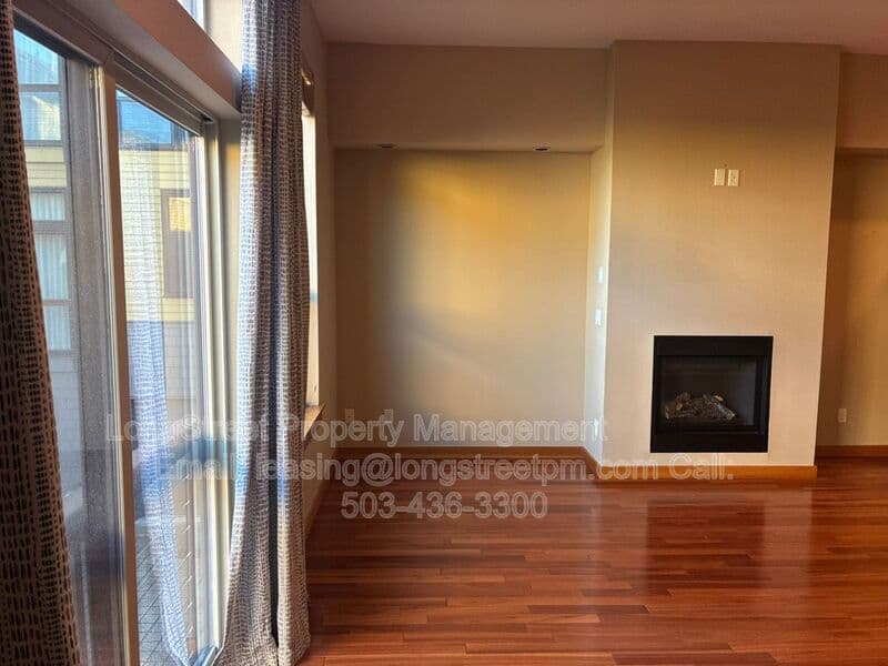 Portland Townhome: 5123 S Corbett Ave