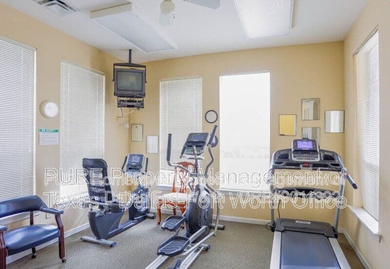 Grapevine Apartment: 400 Glade Road