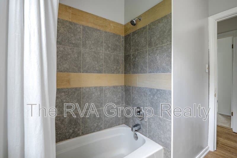 Richmond House: 712 Hill Top Drive
