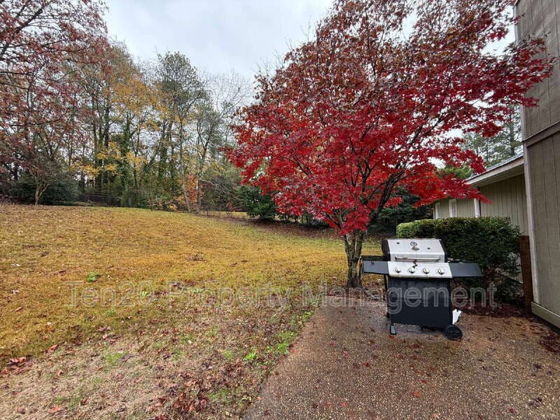 Columbus House: 6118 Abbey Drive