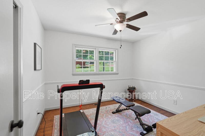 Gainesville House: 1338 Northwood Cir NE