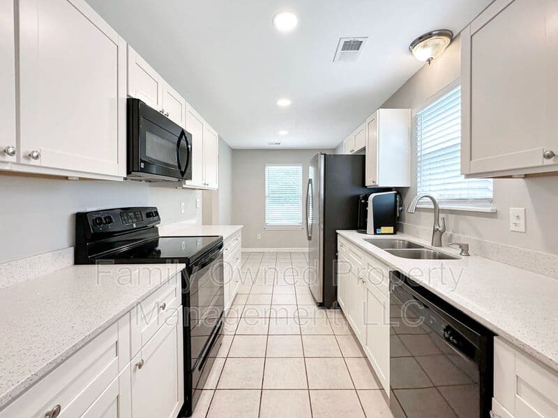 Summerville House: 203 Pebble Creek Road