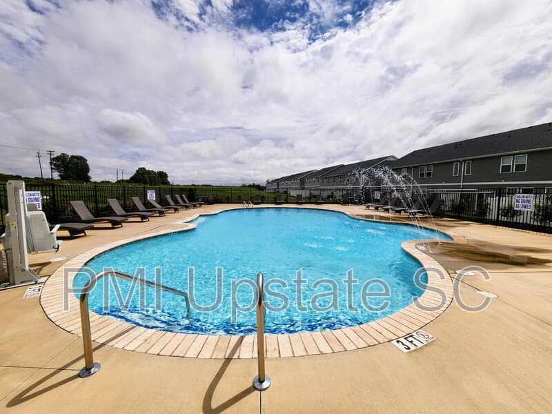 Spartanburg Townhome: 1283 Westgate Vlg Dr