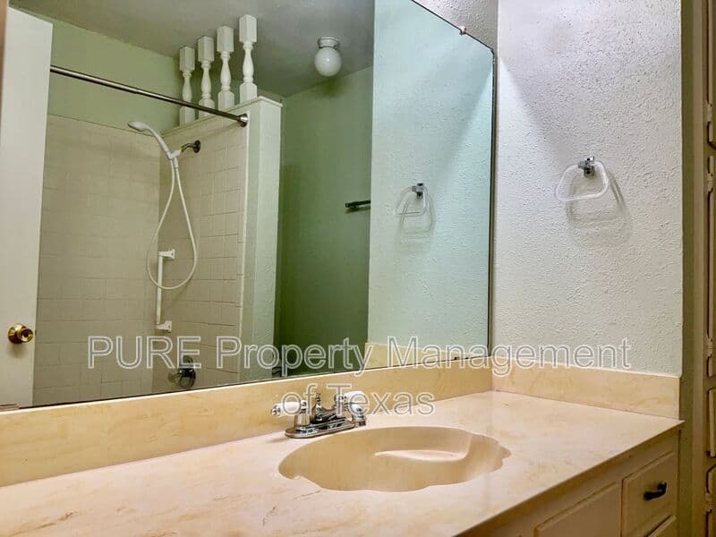 Georgetown House: 408 E Central