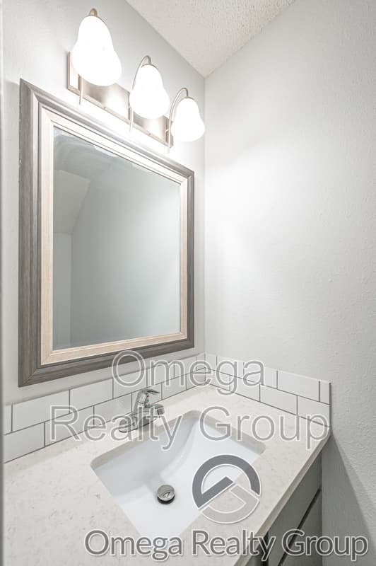 Columbiana Condo: 100 Egg And Butter Rd