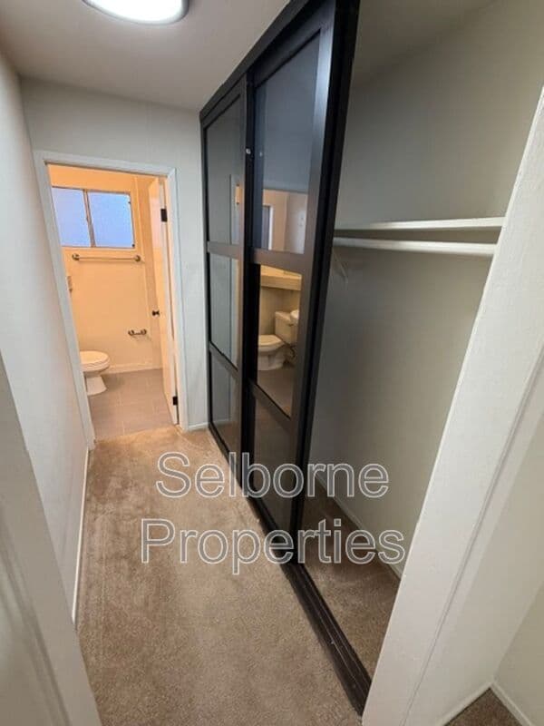 Oakland House: 407 Fairmount Ave