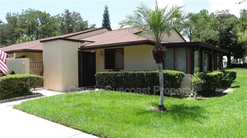 Largo Condo: 1211 11th Circle SE