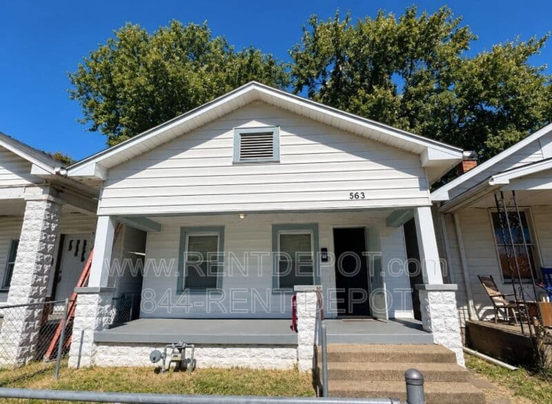 Evansville House: 656 E. Louisiana St.