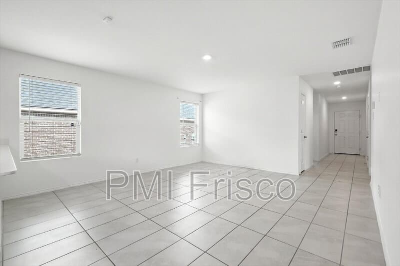 Hutchins House: 1653 Bluffview Dr