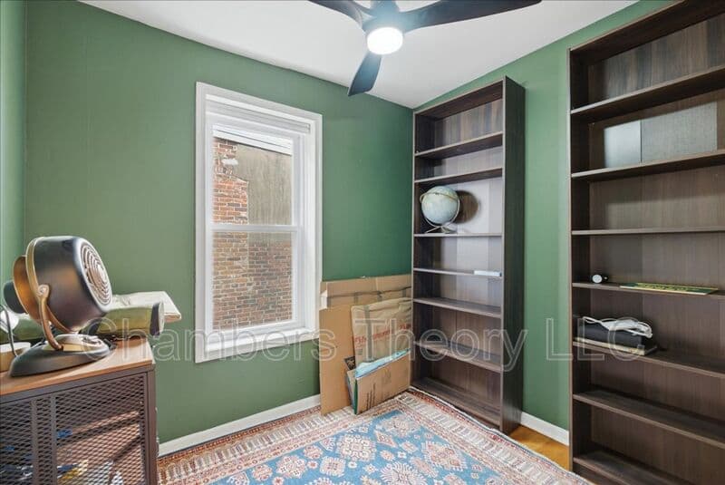 Washington House: 1630 6Th St NW