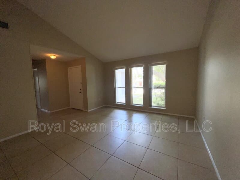 Lakeland House: 3812 Dovehollow Drive