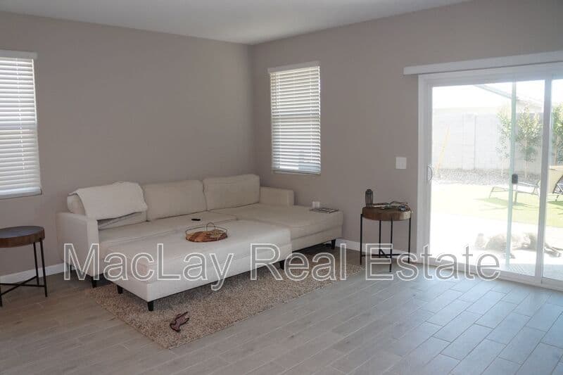 San Tan Valley House: 1349 W Highland rd