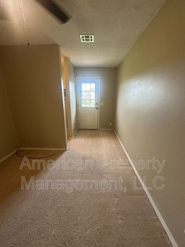 Bartlesville House: 4704 NE Wisconsin St