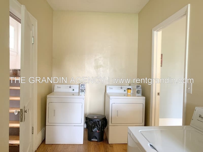 Roanoke House: 1306 Patterson Avenue Southwest