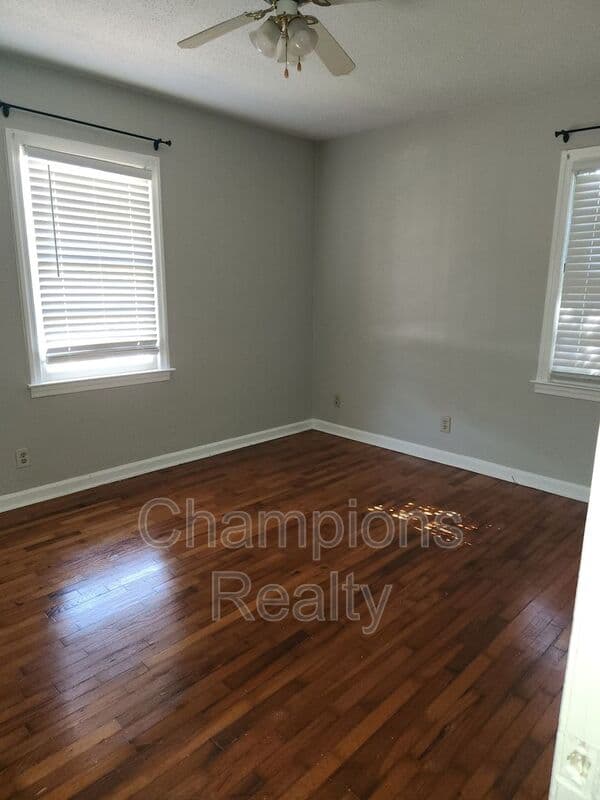 Columbus House: 5415 Eugenia Ave