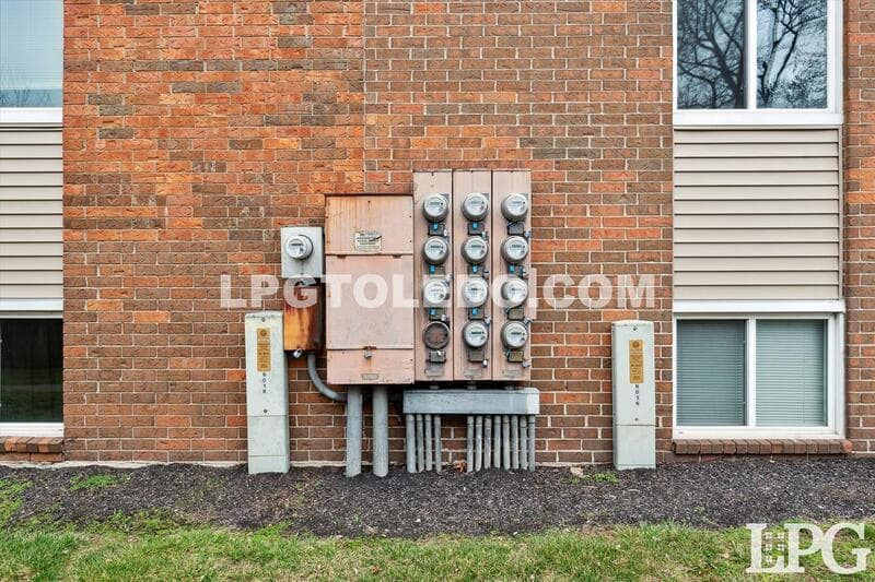 Toledo Apartment: 6016 Secor Rd