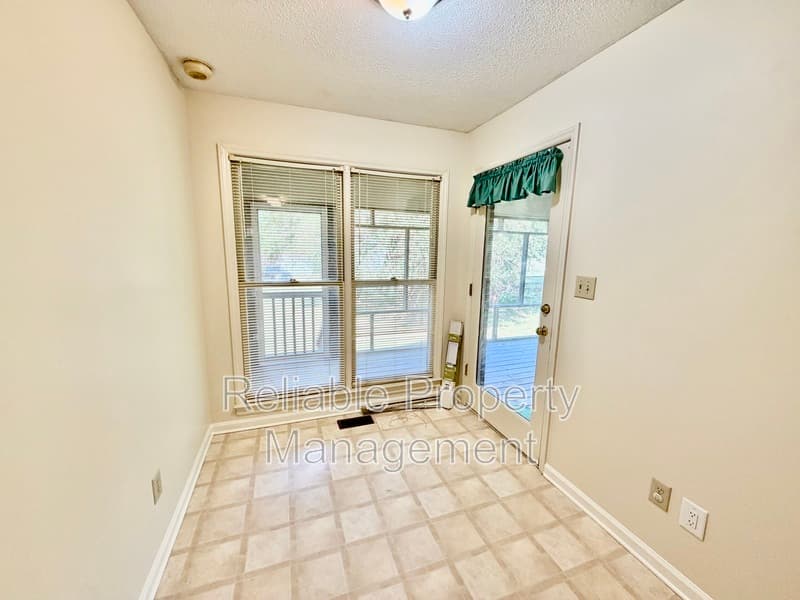 Raleigh House: 6600 Walnut Cove