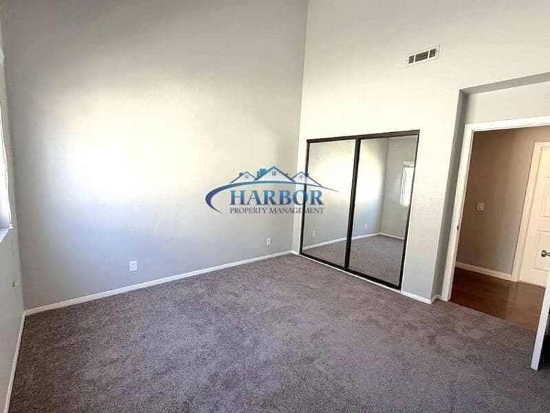 Long Beach Townhome: 533 Walnut Avenue
