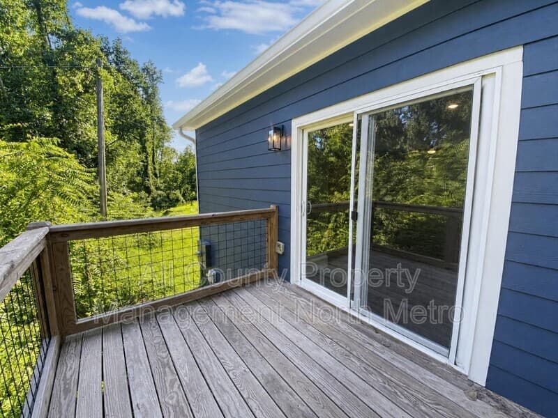 Cumming House: 5390 Valley Drive