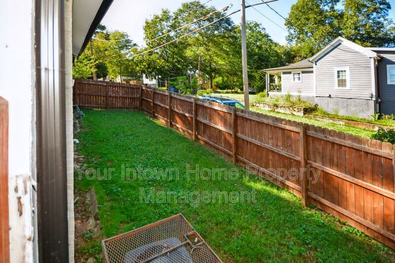 Atlanta House: 1420 Beatie Ave Sw