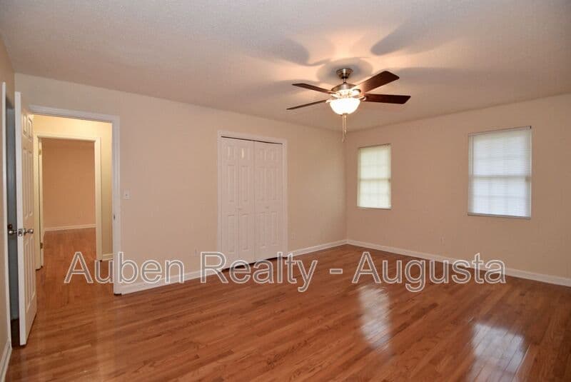 Evans House: 490 Pheasant Run Drive