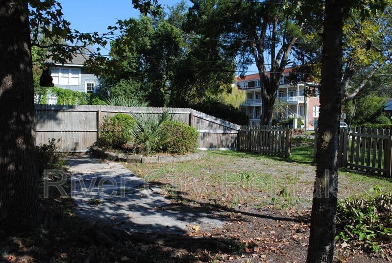 Jacksonville House: 2729 Oak Street
