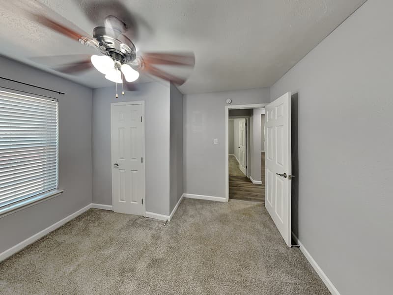 Euless House: 300 Newport Cir