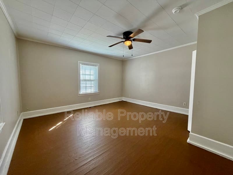 Clayton House: 525 E Main St