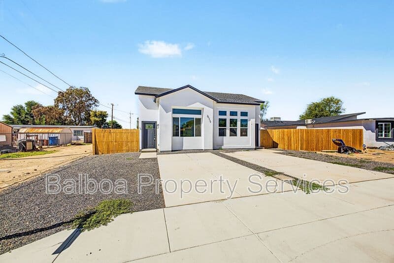 Buckeye Condo: 212 2nd Ave E