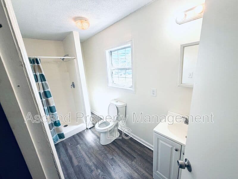 Chattanooga House: 319 N Highland Park Ave