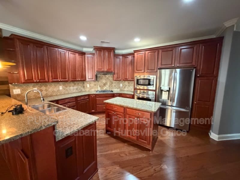 Madison House: 108 Whitworth Court