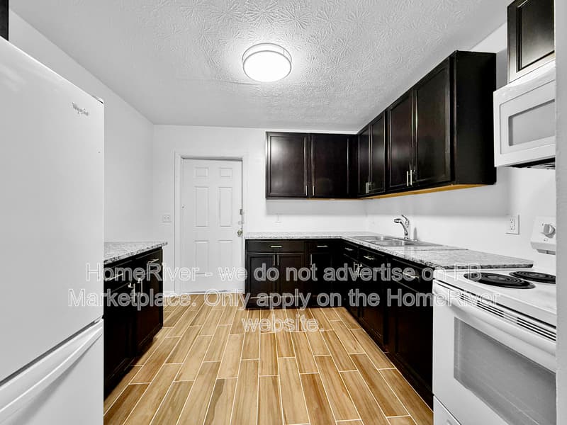 Jacksonville House: 5747 Antoinette Ln