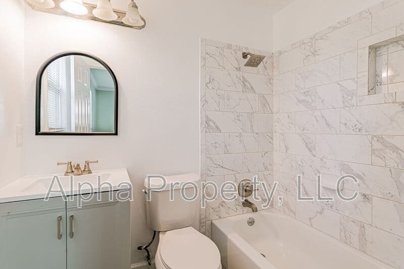 Greer House: 206 E Arlington Ave