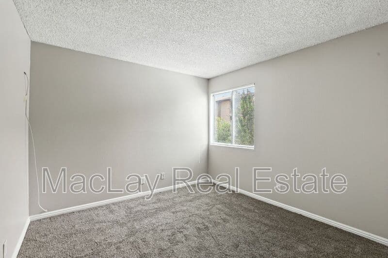Scottsdale House: 8055 E. Thomas Rd.
