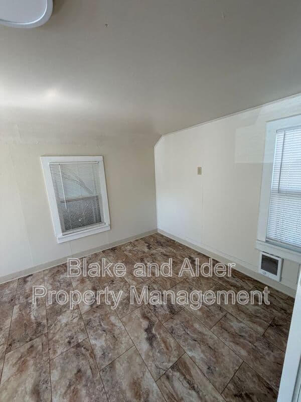 Milwaukie House: 10926 SE Linwood Ave