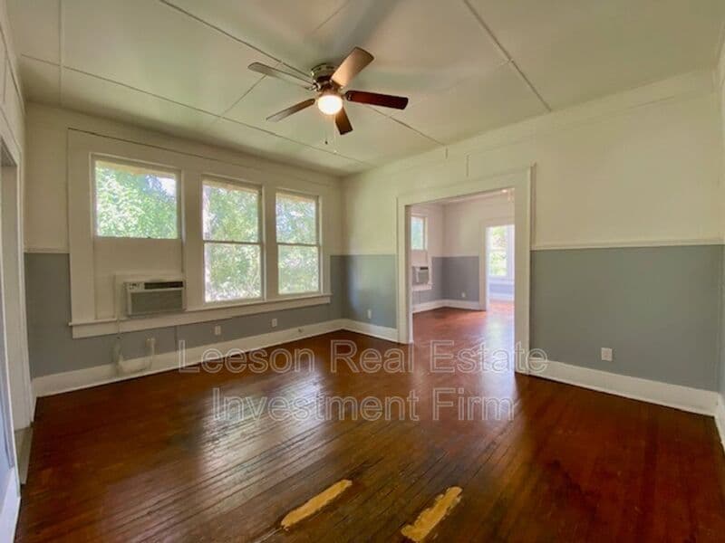 Shreveport House: 310 1/2 Kings Highway