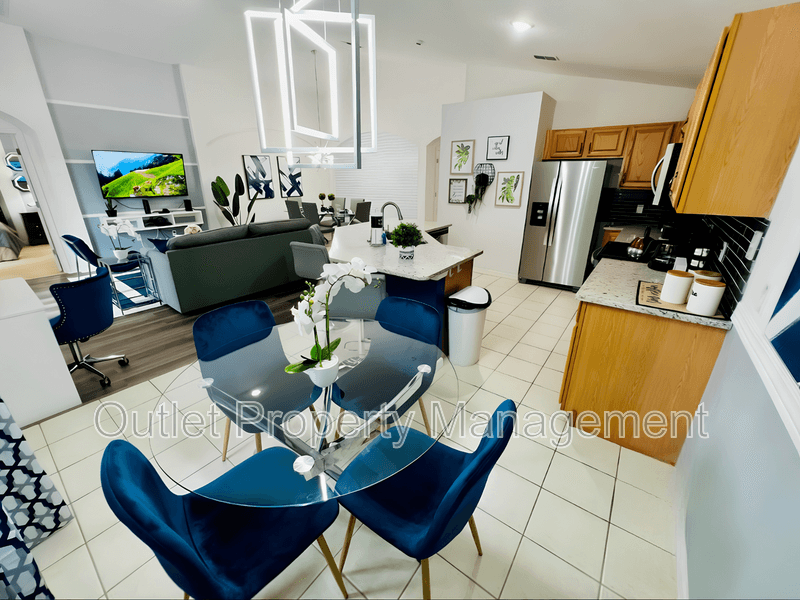 Davenport House: 122 Highgate Park Blvd