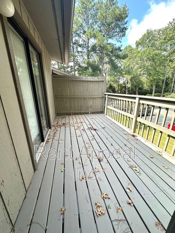 Marietta House: 214 Smokerise Cir SE