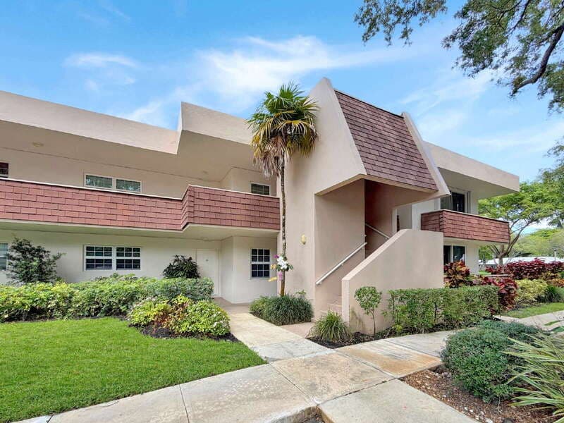 POMPANO BEACH Condo: 3641 Oaks Clubhouse Drive