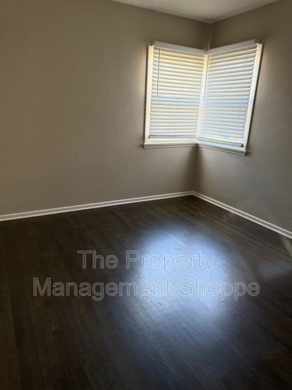 Ventura House: 245 Lynn Drive