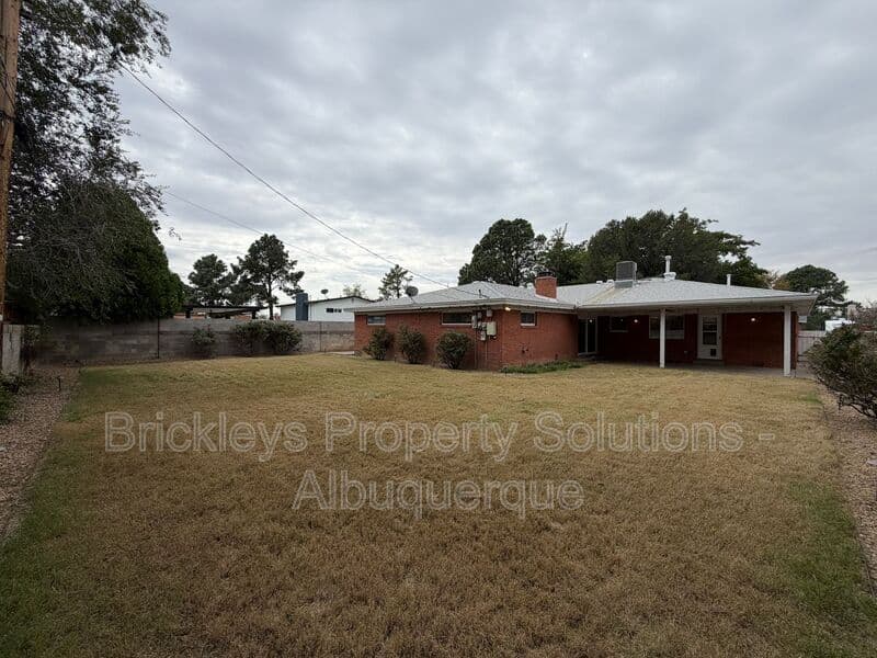Albuquerque House: 2808 Charleston St NE