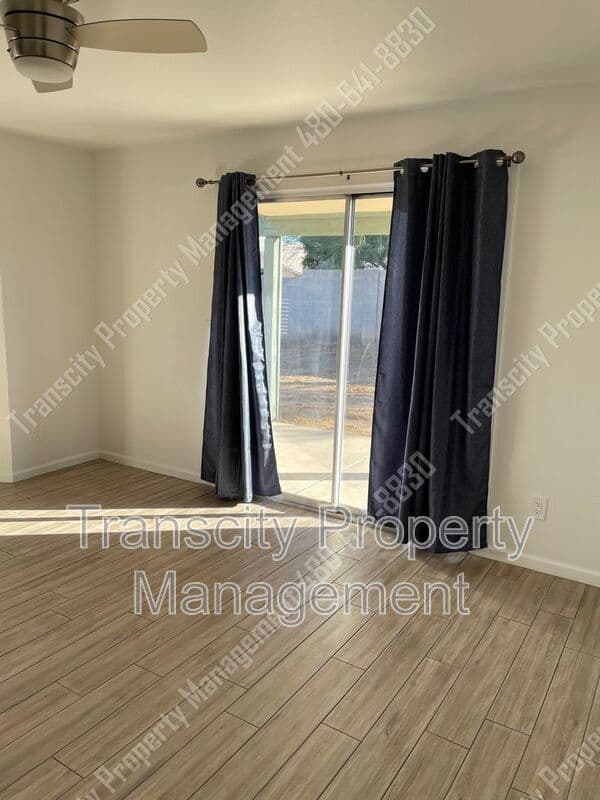 Mesa House: 630 E Jensen St
