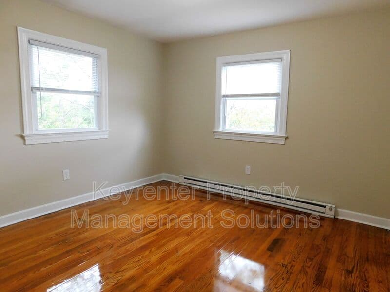 Staunton House: 1008 Perry St