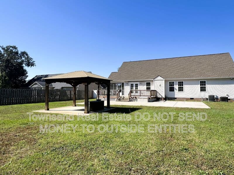 Fayetteville House: 3311 Auburn Dr