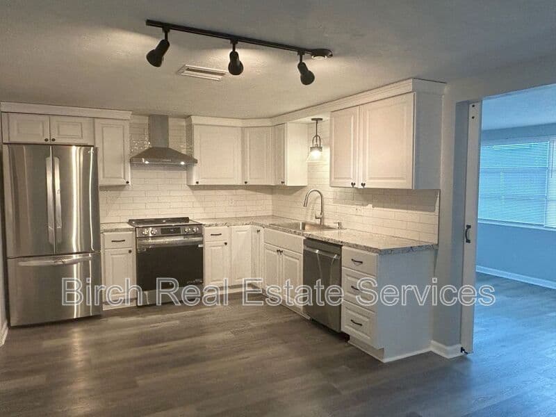 Holiday House: 3545 Nixon Rd