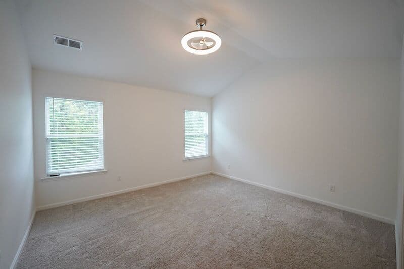 Richmond Hill House: 24 Crown Ct