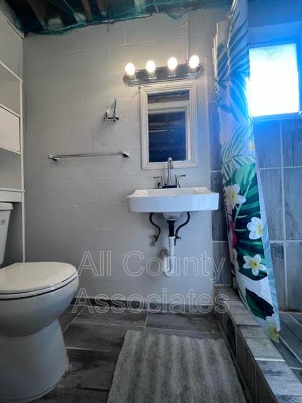 Holiday House: 3404 Devonshire Dr